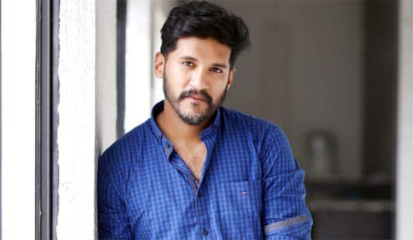 Vijay-Yesudas-meets-with-an-accident,-escapes-unhurt