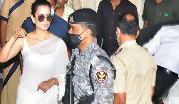 Kangana-appear-in-police