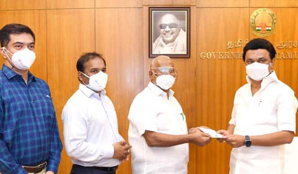 Malayalam-producers-donate-Rs.1-crore-for-CM-corona-relief-fund