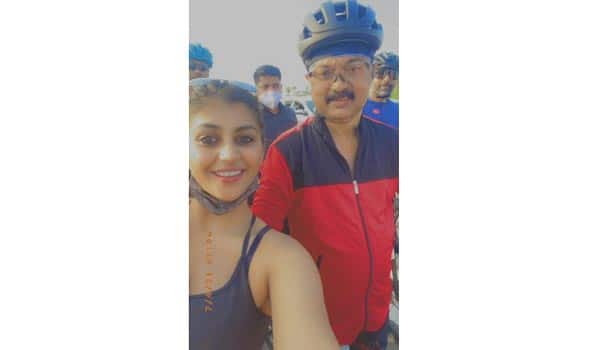 Yashika-selfie-with-MK-Stalin-during-cycling