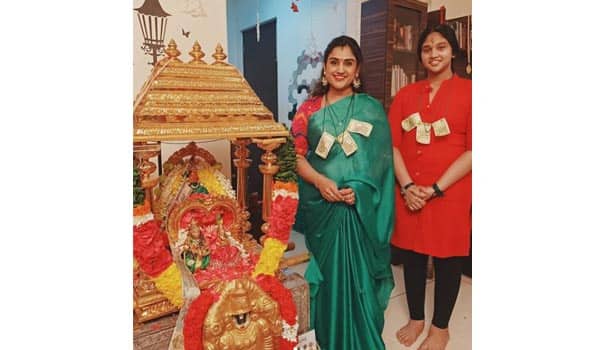 Vanitha-did-Sri-lakshmi-kuberan-pooja