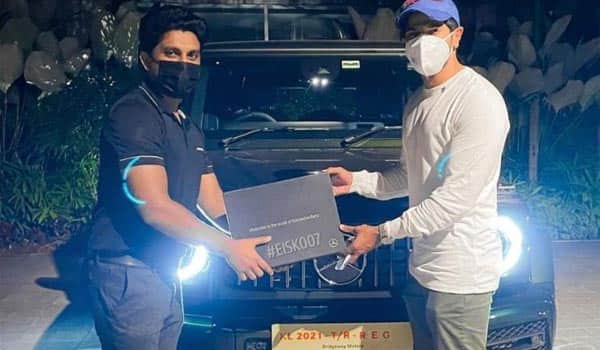 Dulquer-salman-bought-Rs.2.5-crore-worth-luxury-car