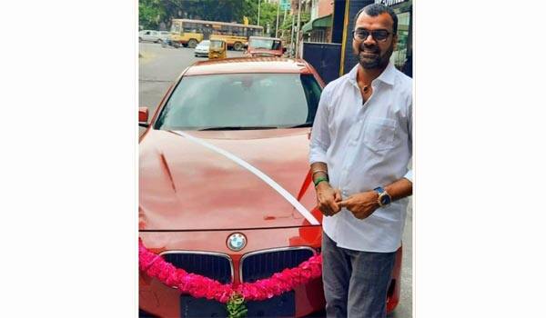 Thadi-Balaji-bought-new-BMW-car