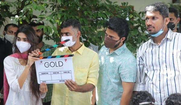 Nayanthara-gold-movie-begins