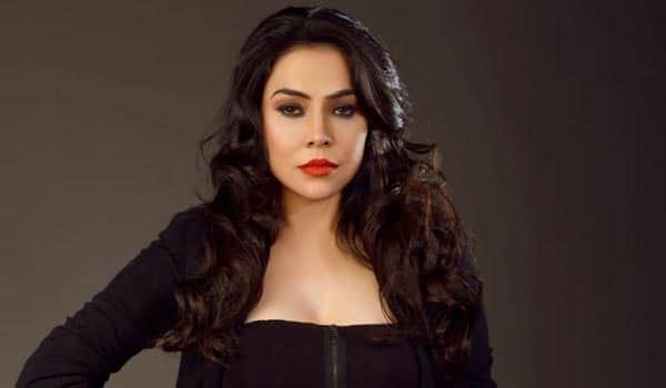 Actress-Nikita-rawal-Robbered-at-gunpoint