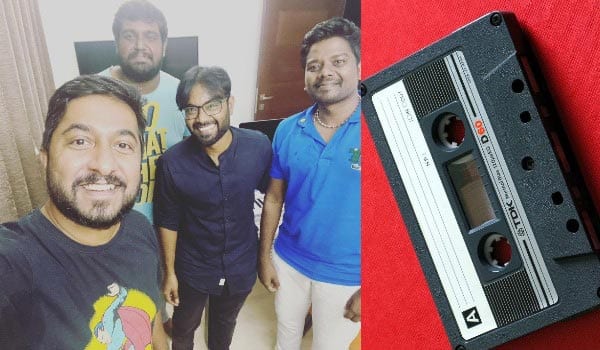 Vineeth-Srinivasan-relasing-song-in-Audio-cassette
