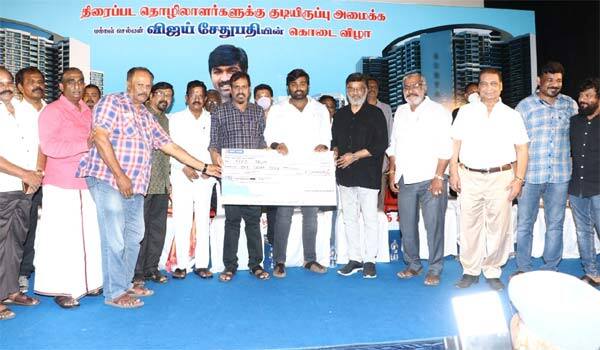 Vijay-Sethupathi-gave-Rs-1-crore-for-fefsi-workers-housing-project