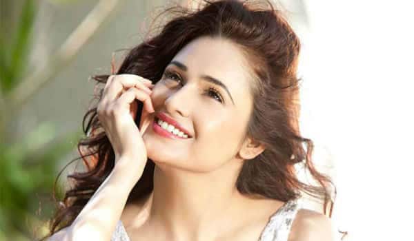 Casteist-remark-:-Actress-yuvika-chaudhary-arrested