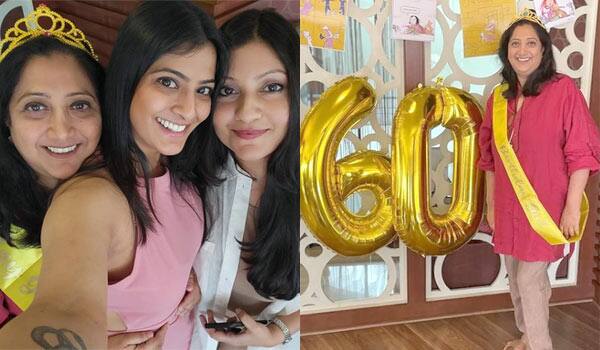 Varalaxmi-celebrated-her-mom-60th-Birthday
