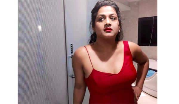 TV-Actress-Rindhya-posting-glamour-photos