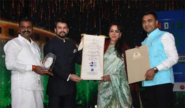 Actress-Hema-Malini-receives-Indian-Film-Personality-Award