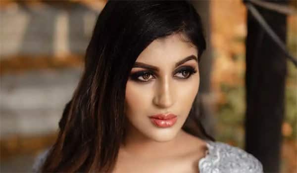 Yashika-anand-visit-to-accident-place-and-thanks-people-who-save-her
