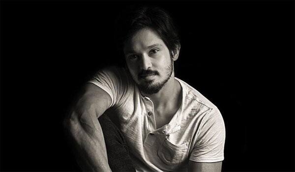 Nakul-replied-who-trolled-him-and-family