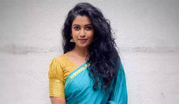 Bharathi-Kannamma-actress-in-Cook-with-Comali-Season-3-show