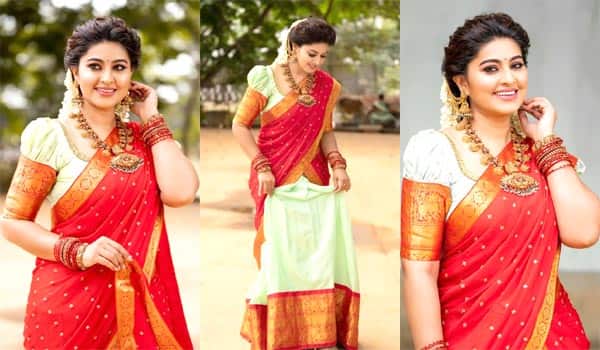 Sneha-looking-beautiful-in-half-saree