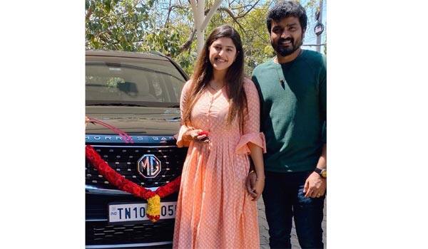 Siddhu---Shreya-bought-new-car-after-marriage