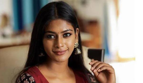 TV-Actress-Vinusha-devi-working-in-IT-field