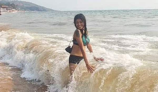Oviya-playing-with-the-waves-on-the-beach