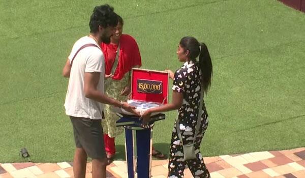 Shruti-out-from-Biggboss-ultimate-with-Rs.15-lakhs-cash-box