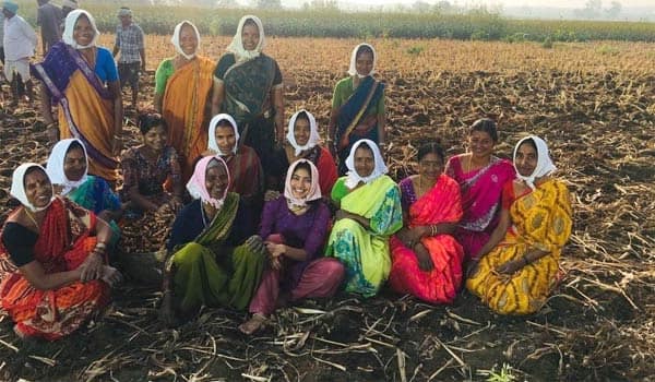Sai-Pallavi-celebrated-Ugadi-with-women-farmers