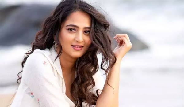 Anushka-shetty-acting-two-films-after-two-years