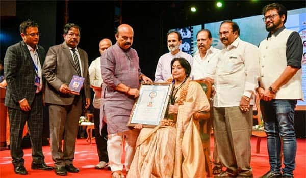 Lifetime-Achievement-Award-for-Lakshmi:-Awarded-by-the-Government-of-Karnataka