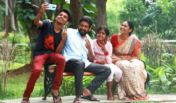 Director-about-Payanigal-kavanikkavum-movie