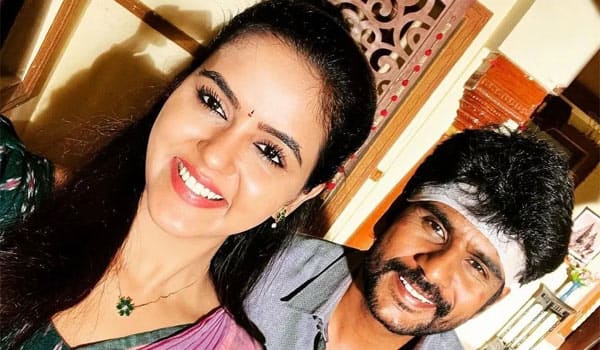 Sreekumar---Chaitra-selfie-:-Did-they-acting-in-new-serial?