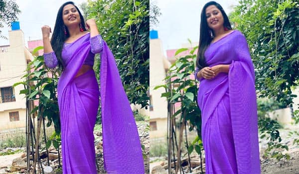 Madhumita-cute-look-in-Purple-saree