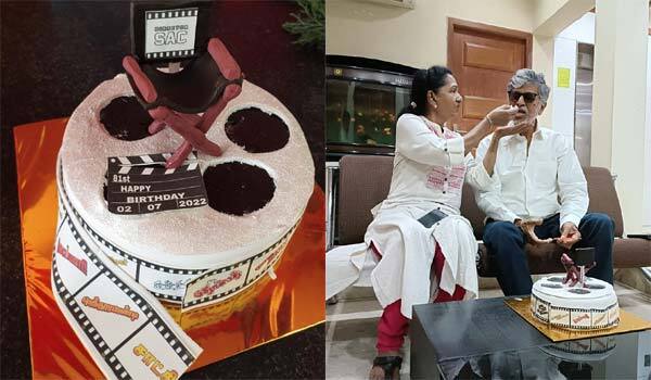 SA-Chandrasekhar-celebrated-his-birthday-without-his-son-Vijay