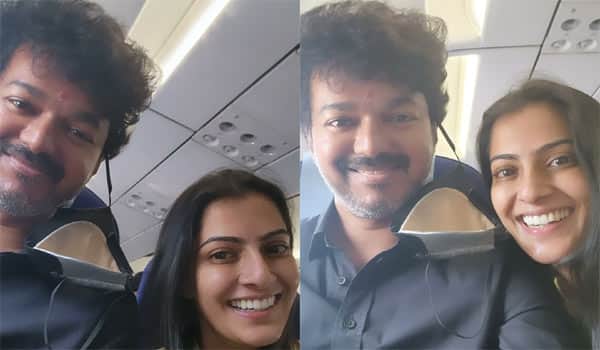 Varalaxmi-selfie-with-Vijay-in-flight