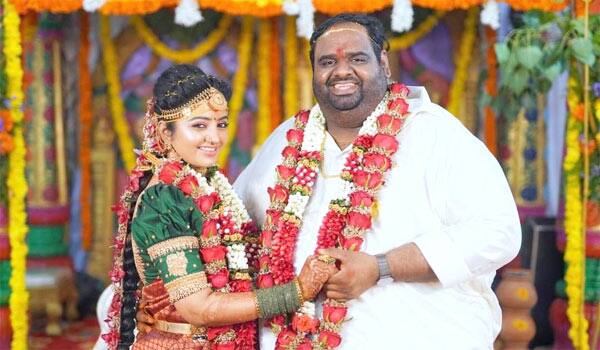 Producer-Ravindhar-chandrasekaran-married-VJ-Mahalakshmi