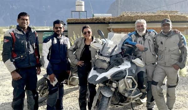 Manjuwarrier-bike-ride-with-Ajith-and-his-Team