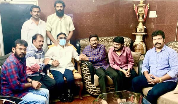 Director-union-members-met-Vijayakanth