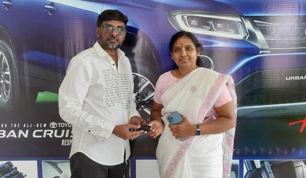 Producer-gifts-car-to-Aadhaar-movie-director