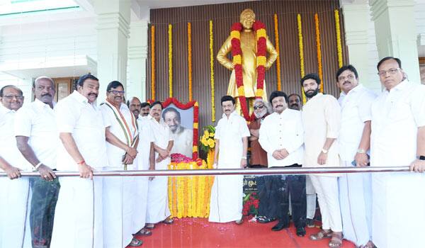 CM-Stalin-pays-homage-to-Shivaji-Ganesan