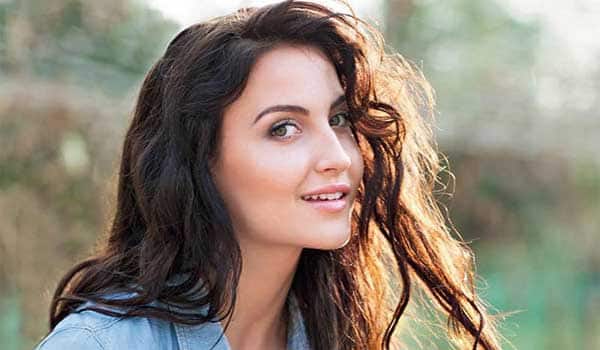 Elli-AvrRam-said-about-foreign-actresses-in-Indian-films