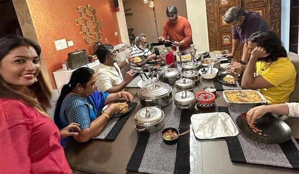 Dhanush-spending-time-with-family