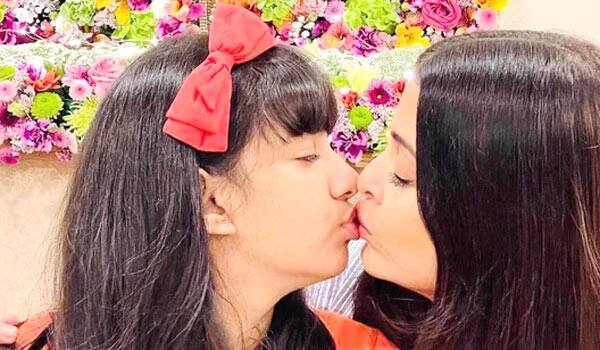 Aishwarya-rai-kiss-her-daughter,-fans-troll