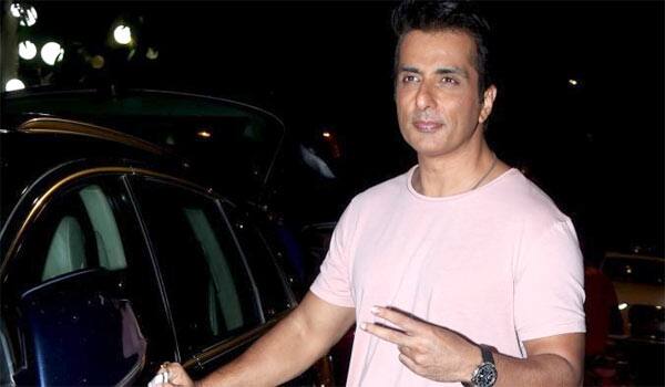 Sonu-Sood-Visits-Temple-Dedicated-To-Him-by-fans