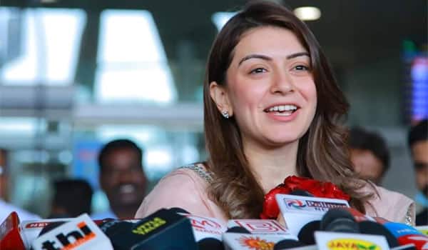 Feeling-like-comes-to-mother-home-says-Hansika-at-chennai-Airport