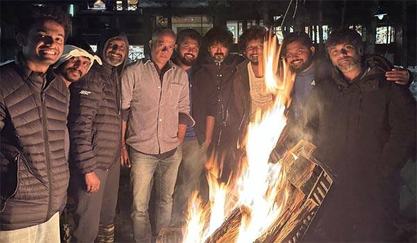 Lokesh-Kanagaraj,-who-posted-a-photo-of-himself-getting-cold-in-a-fire-in-Kashmir!