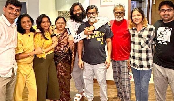 Selvaraghavan-celebrated-birthday-with-their-family
