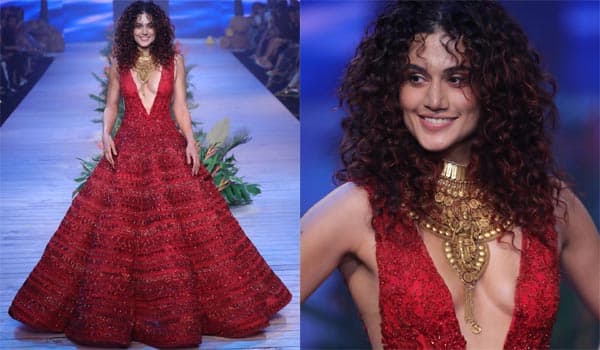 Taapsee,-who-participated-in-the-fashion-show-without-wearing-underwear,-looked-very-attractive!
