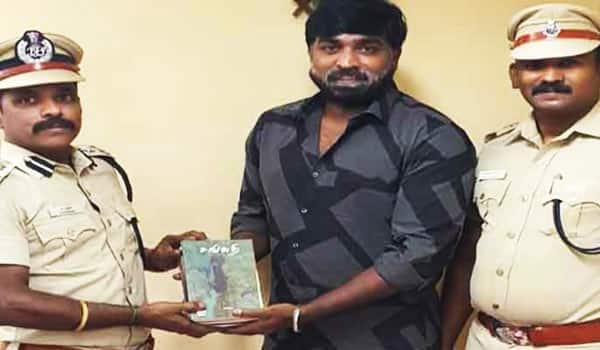 Vijay-Sethupathi-donated-1000-books-to-Madurai-Central-jail