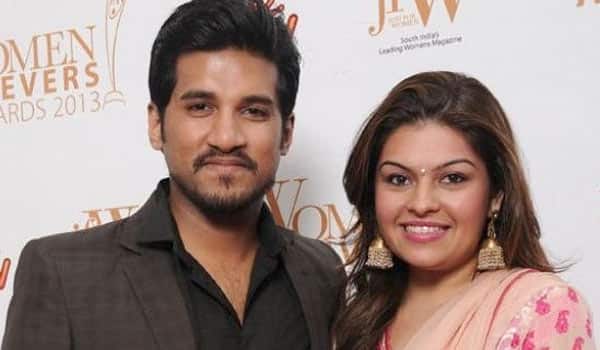Jewellery-stolen-at-Vijay-yesudas-house-:-Wife-filed-police-complaint