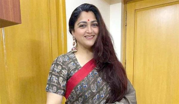 Kushboo-discharged-from-hospital
