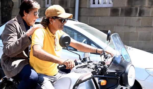 Amitabh-Bachchan-Takes-a-Bike-Ride-From-a-Stranger-to-Work-Place