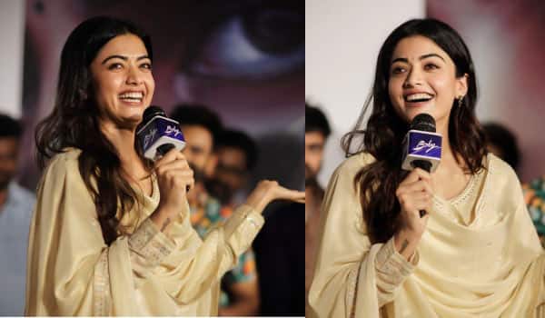 Rashmika-was-embarrassed-on-the-stage