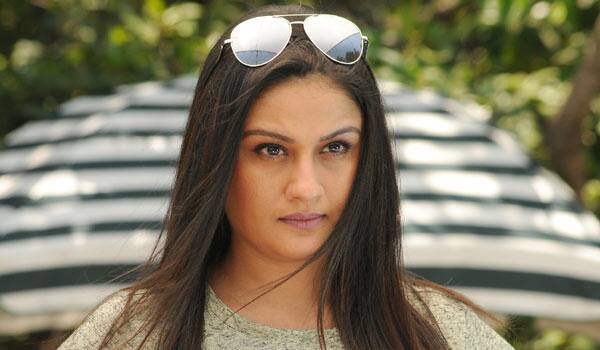 Sonia-agarwal-acting-in-negative-role